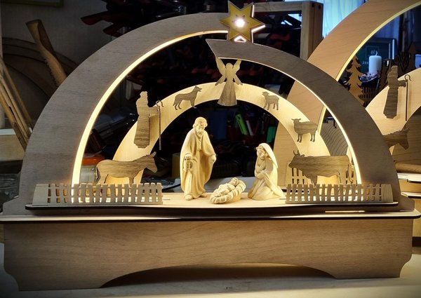 Eichsfelder-Bogen „Heilige Familie, mittel", mit Südtiroler Figuren, LED-beleuchtet
